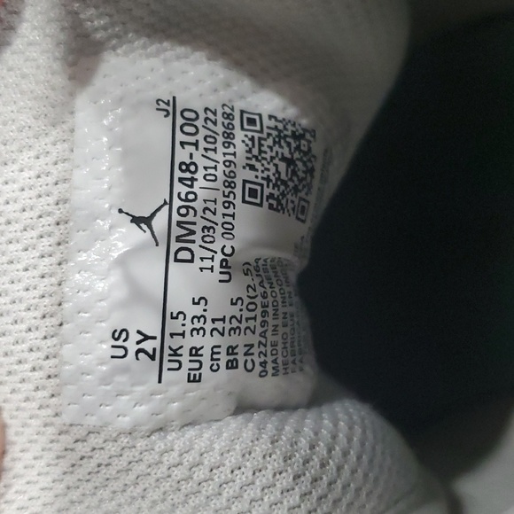 Air Jordan 1 Mid SE (GS) size 2Y - Picture 6 of 9